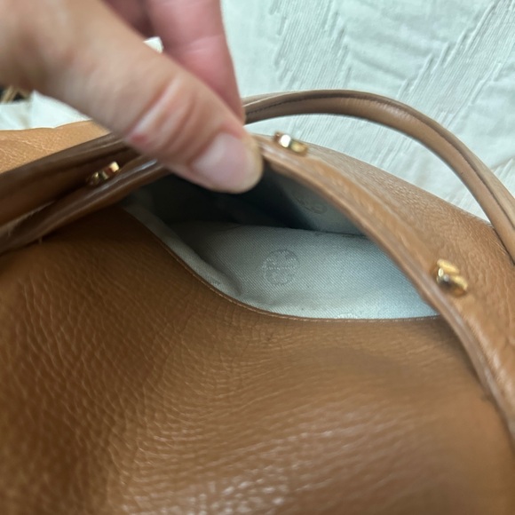 Tory Burch Amanda Hobo Bag Caramel Leather - Picture 16 of 17